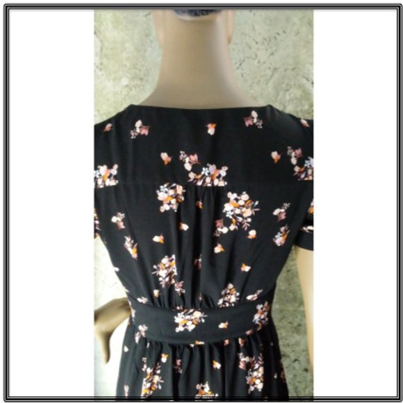 Women's Floral Print Short Sleeve Crepe Dress - Picture 7 of 9